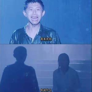 把鸡巴塞入小穴里操起来
